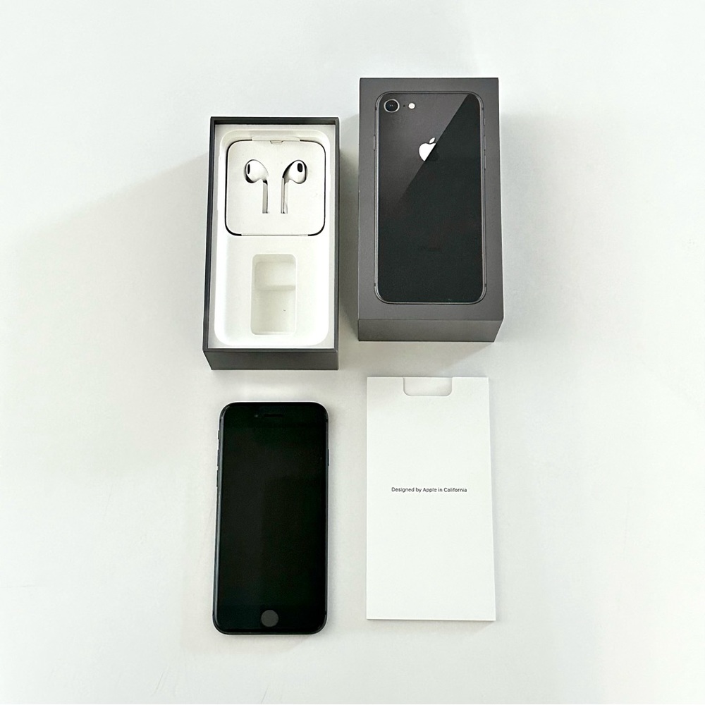 iPhone 8 - 64GB - Space Gray - Model A1905 with original NEW Earbuds